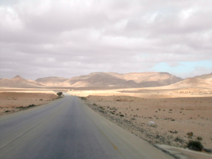 Lunga è la strada per Tripoli..